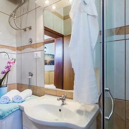 Vikendica Seaside Serenity Galizana